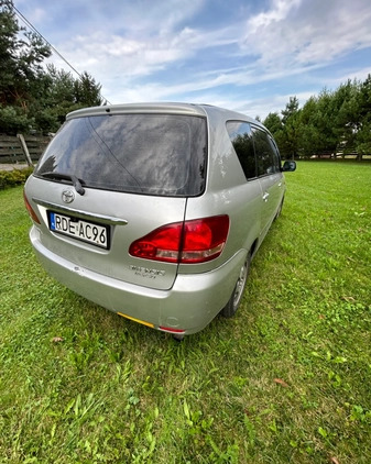 Toyota Avensis Verso cena 17000 przebieg: 350000, rok produkcji 2003 z Działdowo małe 781